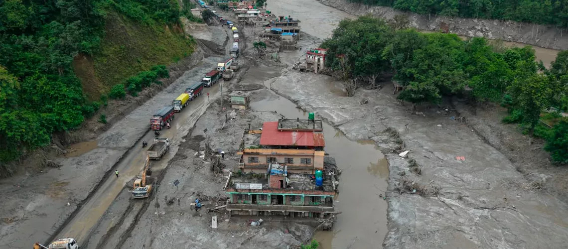 भोटेकोसी बाढीपछि लेदोमा डुबेको बैरेनी बजार 