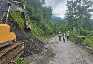 गजुरी गाउँपालिका फुर्केखोलाको वैकल्पिक सडक पाँच घण्टा बन्द