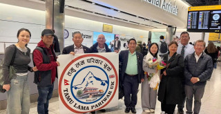 तमु लम परिवार यूकेको कार्यक्रममा प्रस्तुति दिन गायिका पवित्रा गुरुङ लन्डनमा