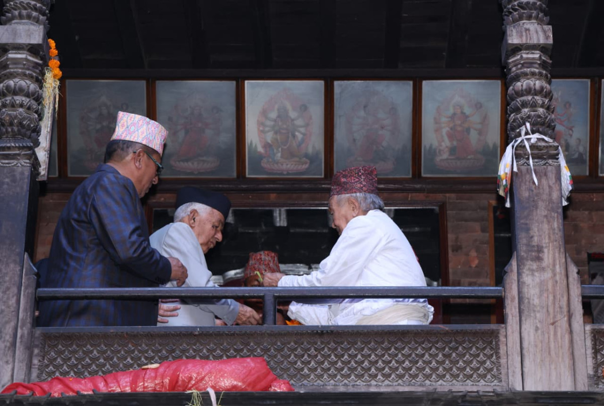 कोजाग्रत पूर्णिमामा राष्ट्रपति पौडेलद्वारा भक्तपुरको प्रसिद्ध नवदुर्गा मन्दिरमा पूजाअर्चना