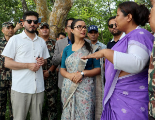 पर्वमा पारिवारिक भेटघाटलाई थाति राख्द्रै जनताका समस्या सुन्न व्यस्त मन्त्री सोविता गौतम