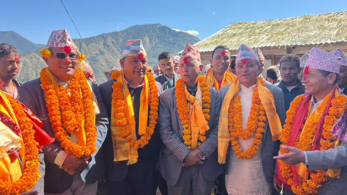 गुरुले पढाएका चेला अहिले मुख्यमन्त्री, २९ वर्षपछि एउटै मञ्चमा